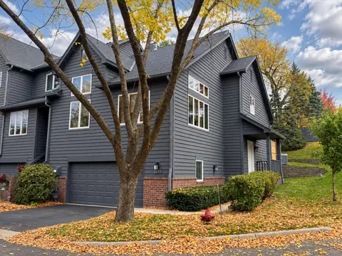 2272 Sherwood Ct, Minnetonka, MN 55305