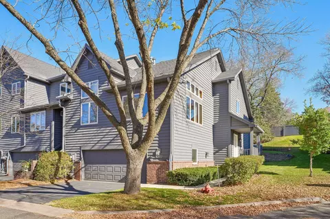 2272 Sherwood Ct, Minnetonka, MN 55305