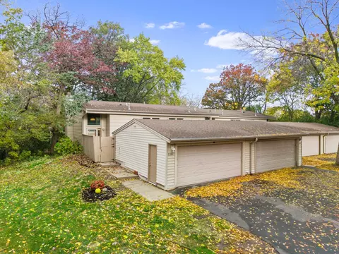 6384 Aspenwood Plz, Woodbury, MN 55125