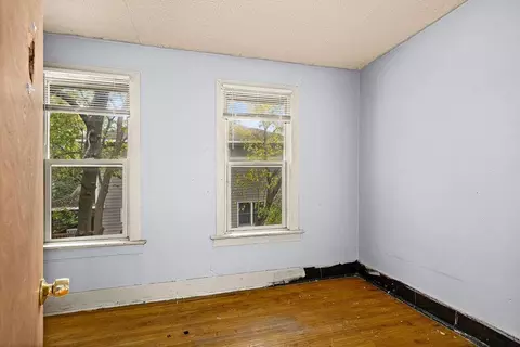 Bedroom - 12 E 5th St, Duluth, MN 55805 photo 6 of 11