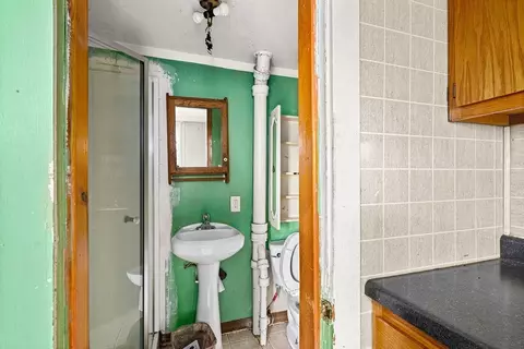 Bath - 12 E 5th St, Duluth, MN 55805 photo 2 of 3