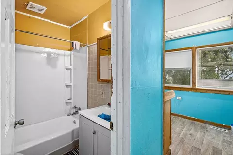 Bath - 12 E 5th St, Duluth, MN 55805 photo 1 of 3