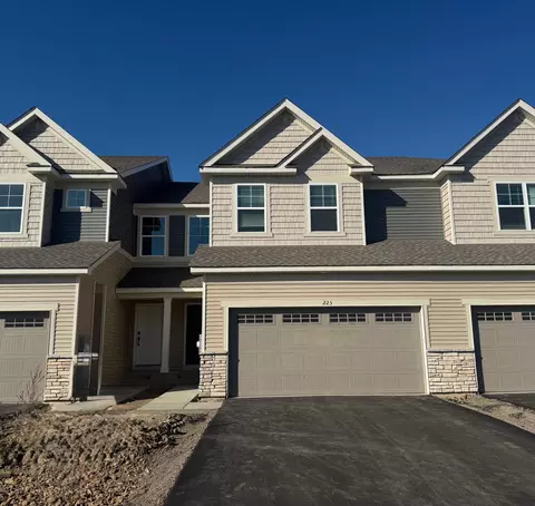 225 Huntington Dr, Waconia, MN 55387