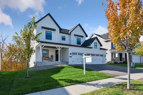 107 Maple Ter, Waconia, MN 55387