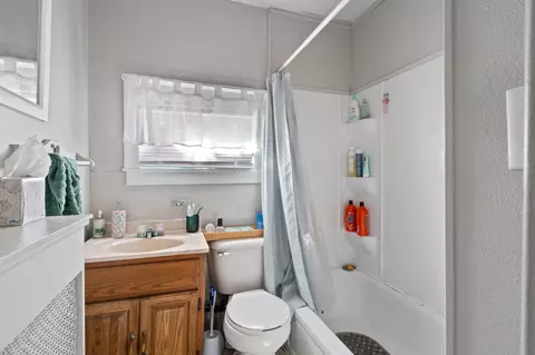Bath - 608 E 7th St, Superior, WI 54880 photo 1 of 4