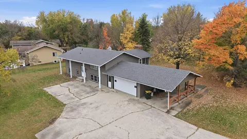 19583 71st St NE, New London, MN 56273