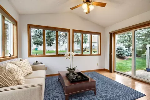 1966 Tuenge Dr, Stillwater, MN 55082