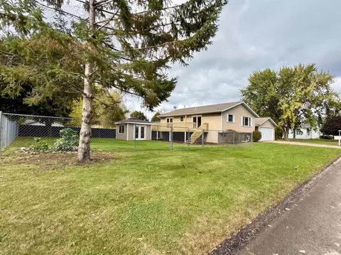 906 Pierce Ave, Wabasha, MN 55981