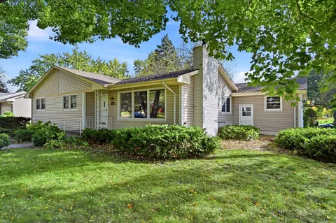 6055 Westbrook Rd, Golden Valley, MN 55422