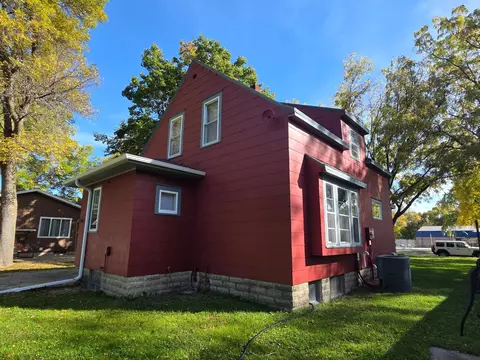 Exterior - 1408 6th St SW, Willmar, MN 56201 photo 2 of 11