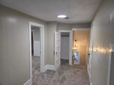 Entry Way - 1408 6th St SW, Willmar, MN 56201 photo 4 of 5
