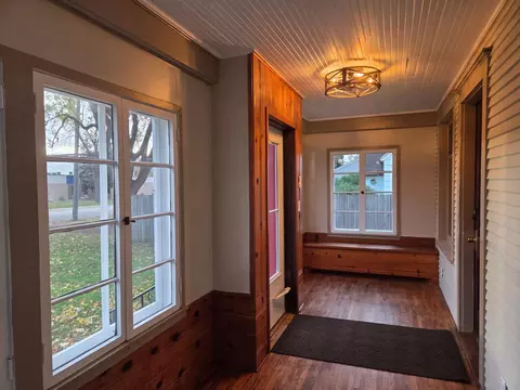 Entry Way - 1408 6th St SW, Willmar, MN 56201 photo 1 of 5