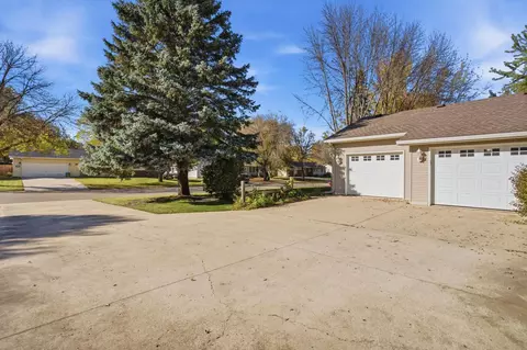 Exterior - 601 25th St SE, Willmar, MN 56201 photo 3 of 12