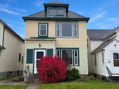 208 5th St S, Virginia, MN 55792