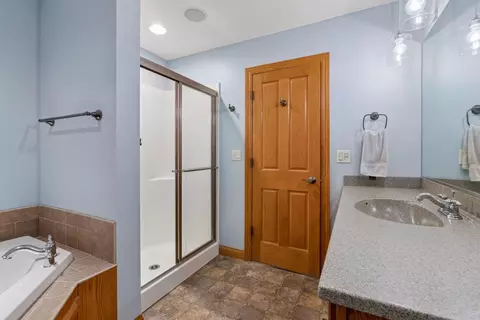 Bath - 14880 Brenner Ct, Rosemount, MN 55068 photo 4 of 7