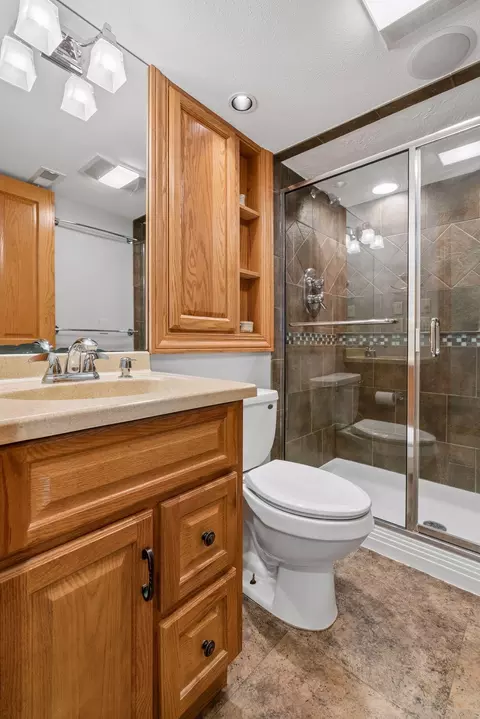 Bath - 14880 Brenner Ct, Rosemount, MN 55068 photo 7 of 7