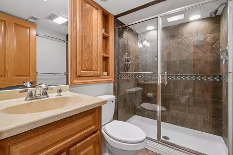 Bath - 14880 Brenner Ct, Rosemount, MN 55068 photo 6 of 7