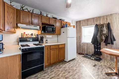 Kitchen - 150 Union Ave W, Nelson, MN 56355 photo 2 of 2
