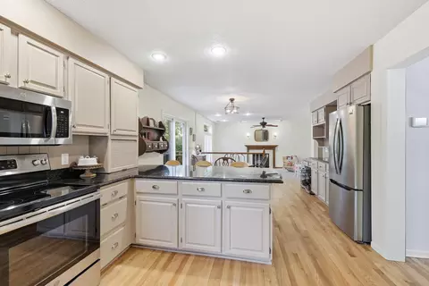 Kitchen - 12846 Hialeah Path, Apple Valley, MN 55124 photo 3 of 5
