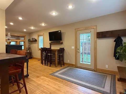 Entry Way - 3105 W 3rd St, Duluth, MN 55806 photo 2 of 4