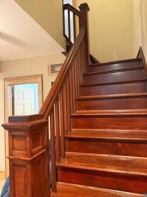 Entry Way - 3105 W 3rd St, Duluth, MN 55806 photo 4 of 4
