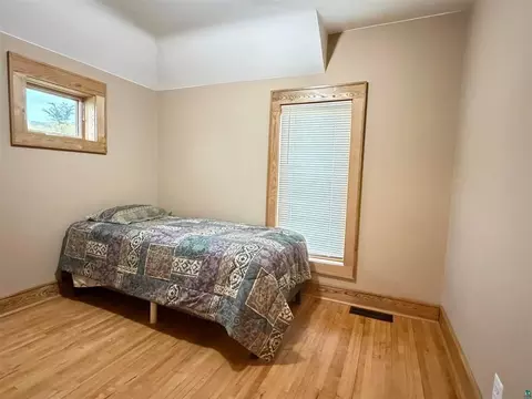 Bedroom - 3105 W 3rd St, Duluth, MN 55806 photo 3 of 3