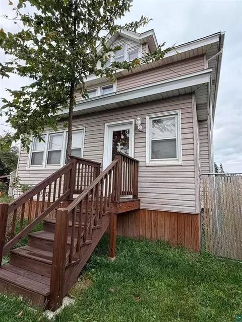Exterior - 3105 W 3rd St, Duluth, MN 55806 photo 3 of 9