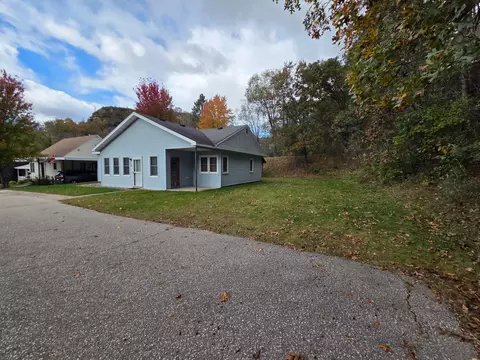 805 E Pine St, Rushford, MN 55971 photo 2