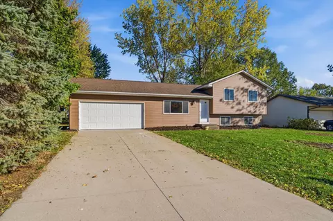 2613 Wimbledon Dr, Woodbury, MN 55125