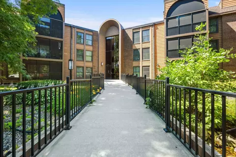 9600 Portland Ave S #222, Bloomington, MN 55420