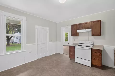 Entry Way - 320 Augusta Ave, Willmar, MN 56201 photo 1 of 2
