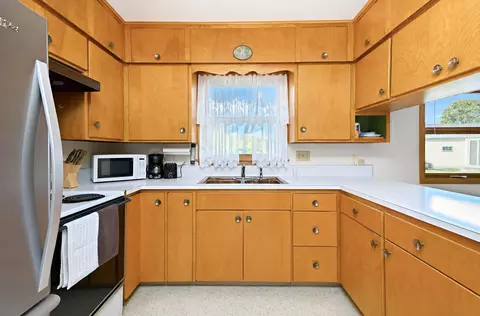 Kitchen - 7 Main St, Lisbon, ND 58054 photo 2 of 4