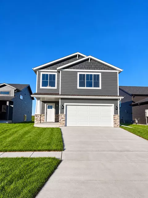 1187 Rachel Dr W, West Fargo, ND 58078