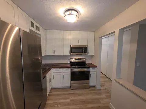 5627 Green Circle Dr #121, Minnetonka, MN 55343