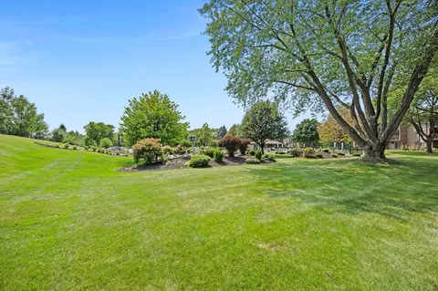 Exterior - 3420 Golfview Dr #123, Eagan, MN 55123 photo 3 of 10