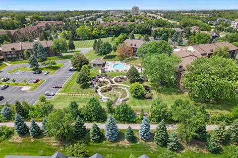 View/Area - 3420 Golfview Dr #123, Eagan, MN 55123 photo 2 of 14