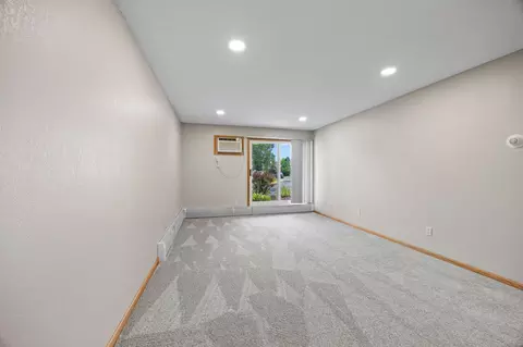 Living - 3420 Golfview Dr #123, Eagan, MN 55123 photo 4 of 8