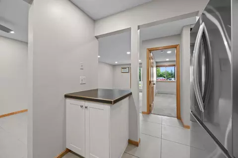 Entry Way - 3420 Golfview Dr #123, Eagan, MN 55123 photo 3 of 4