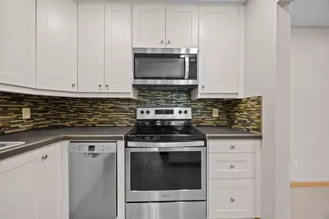 Kitchen - 3420 Golfview Dr #123, Eagan, MN 55123 photo 5 of 5