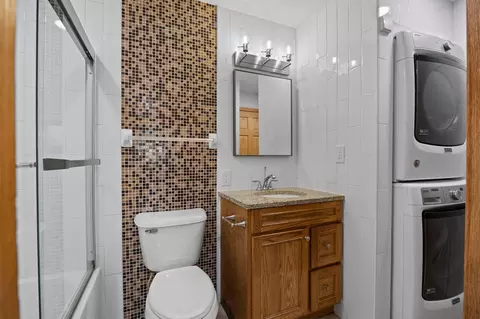 Bath - 3420 Golfview Dr #123, Eagan, MN 55123 photo 1 of 1
