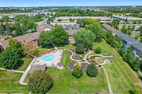 View/Area - 3420 Golfview Dr #123, Eagan, MN 55123 photo 3 of 14
