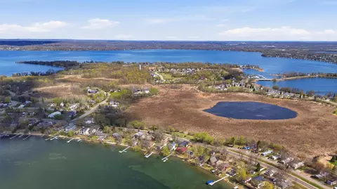 215 Shorewood Dr, Detroit Lakes, MN 56501