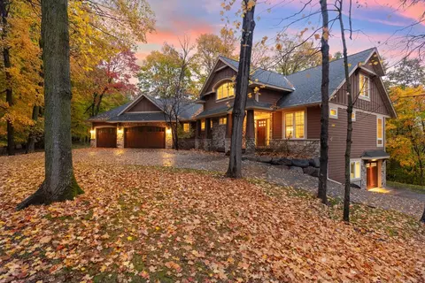 18600 Ridgewood Rd, Wayzata, MN 55391
