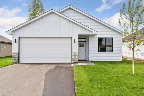 724 David Way NE, Isanti, MN 55040