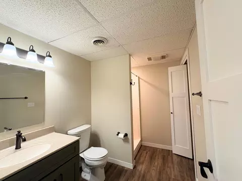 Bath - 607 Deschepper St, Marshall, MN 56258 photo 5 of 5