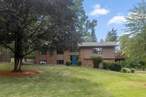 1440 Indian Oaks Trl, Arden Hills, MN 55112