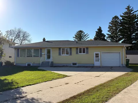 436 Cottonwood Ct, Wahpeton, ND 58075