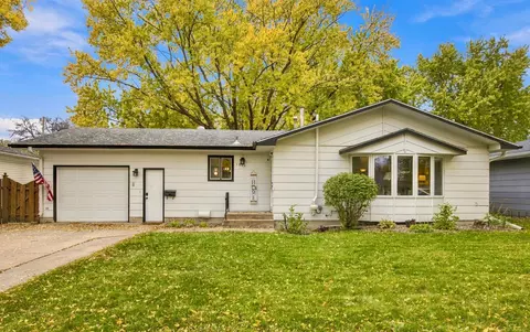 1911 18th St S, Moorhead, MN 56560