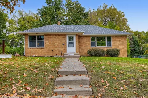 31 Belvidere St E, Saint Paul, MN 55107