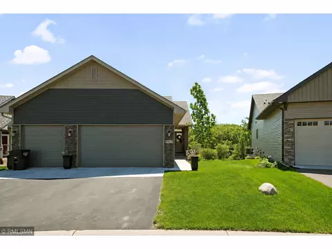 8917 Parkview Cir, Chisago City, MN 55013